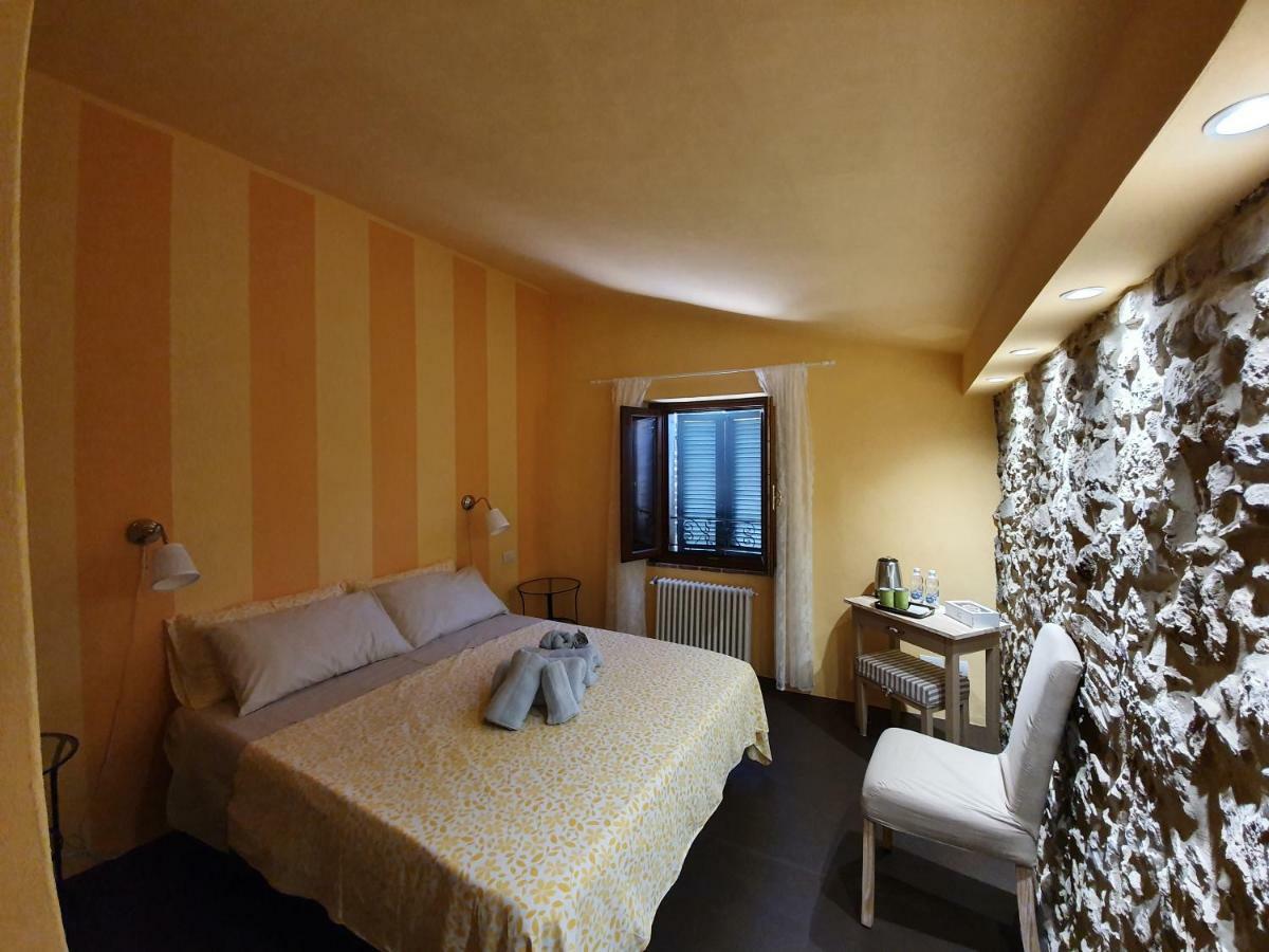 Lo Scarabeo Bed & Breakfast Casale di Pari ภายนอก รูปภาพ